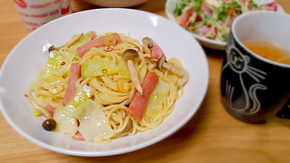 旬のキャベとスパム&しめじのペペロンチーノ♪　 #cabbage #spam #Pasta|nene_rozieさん