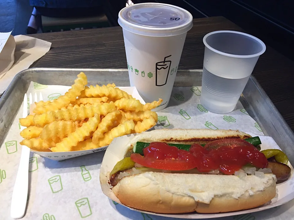 Shake shack Shack cargo dog pork
French fries|よだみなさん