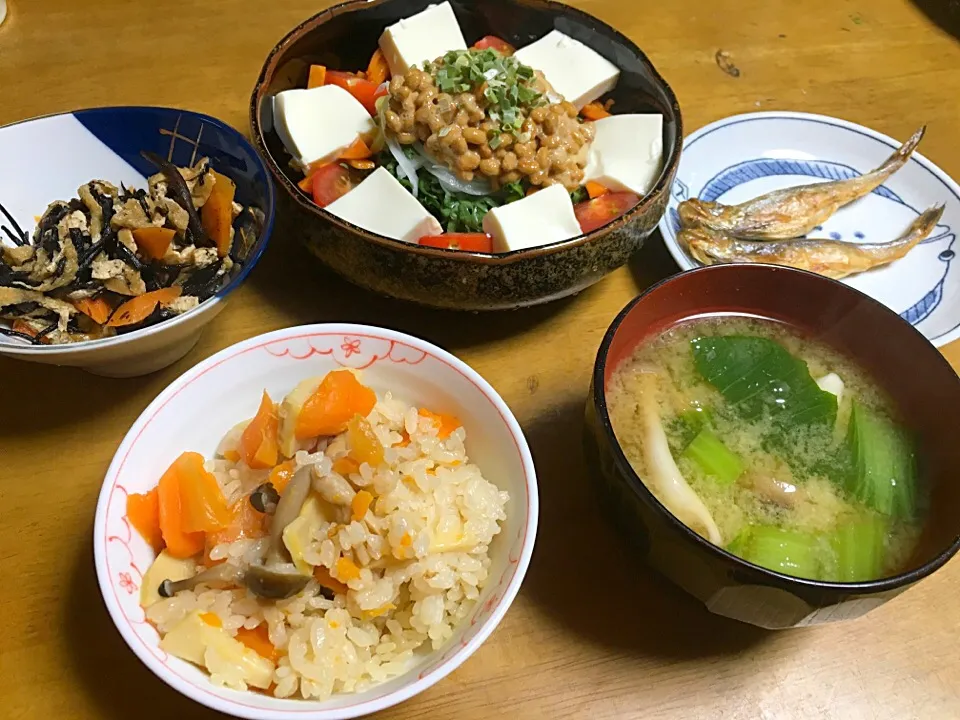 #たけのこご飯 #ししゃも #ひじき #サラダ #チンゲンサイとしめじのお味噌汁|yuriさん