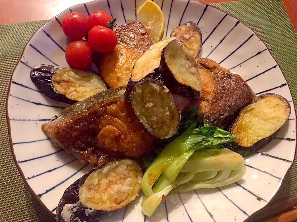 Snapdishの料理写真:Fried yellowtail&eggplants🐟鰤と茄子の唐揚げ|🌈Ami🍻さん