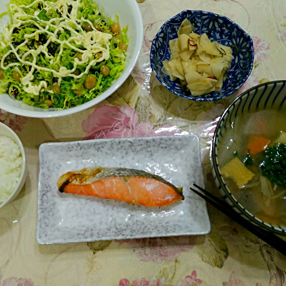 塩こん部長のマヨキャベツと夕飯|たえさん