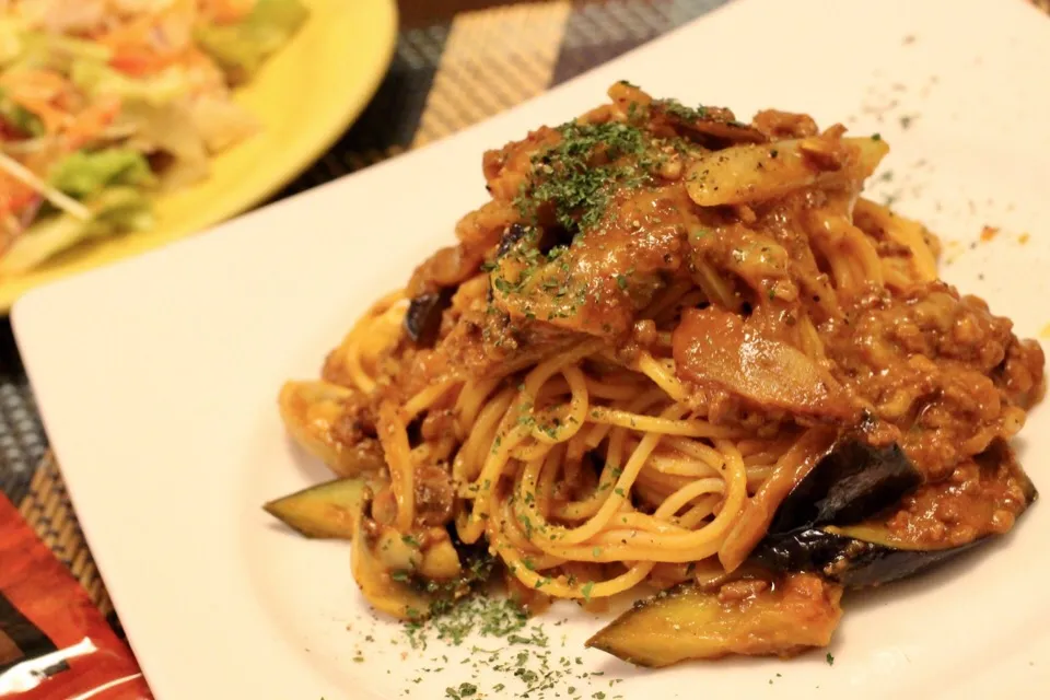 Snapdishの料理写真:今日の夕飯は、チーズとナスいりミートソースパスタ|sono.kさん