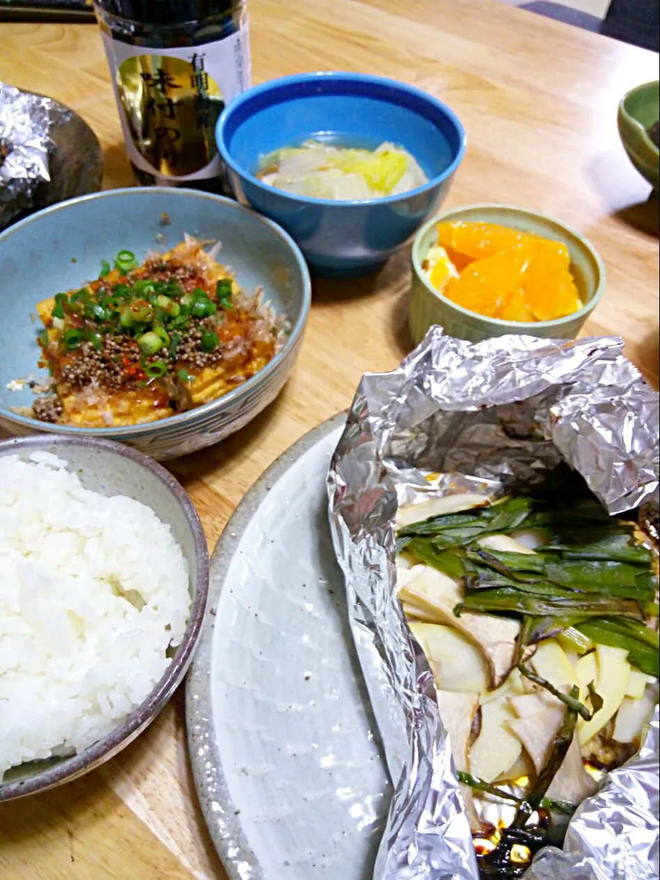 Snapdishの料理写真:豚みそホイル焼きで晩ごはん。(*•̀ᴗ•́*)و ̑̑|さくたえさん