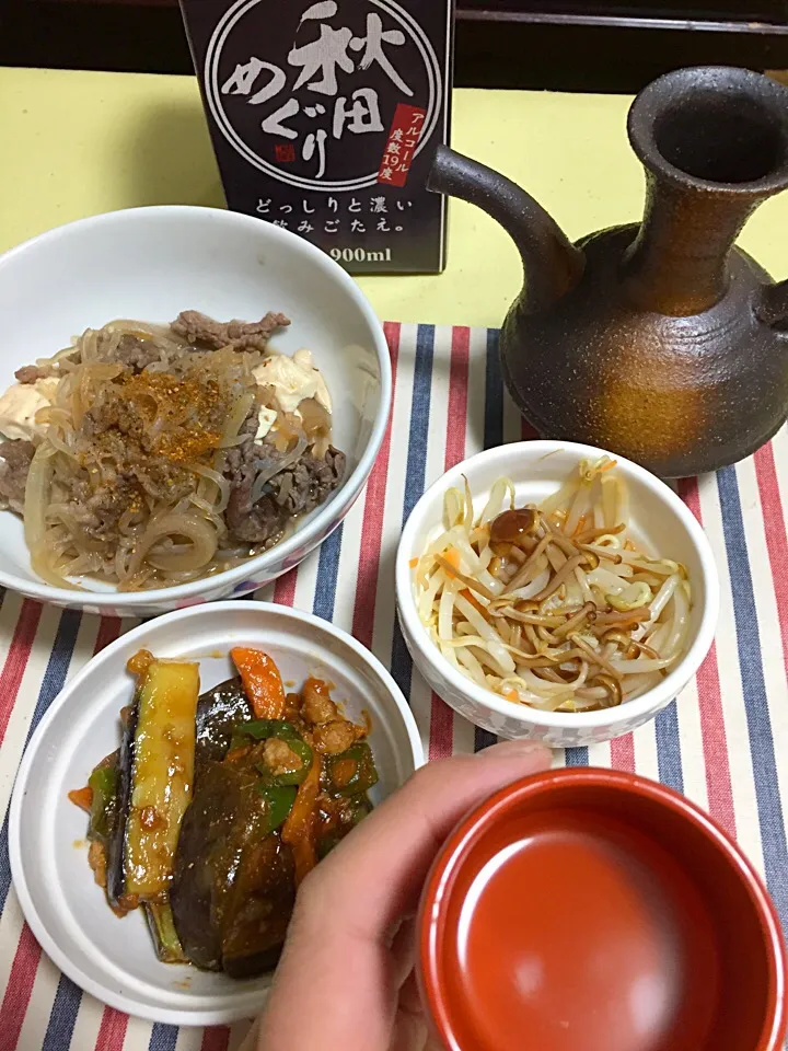 晩酌セット完了
牛肉豆腐
ナス炒め
もやし茸|Noriyuki Saitoさん