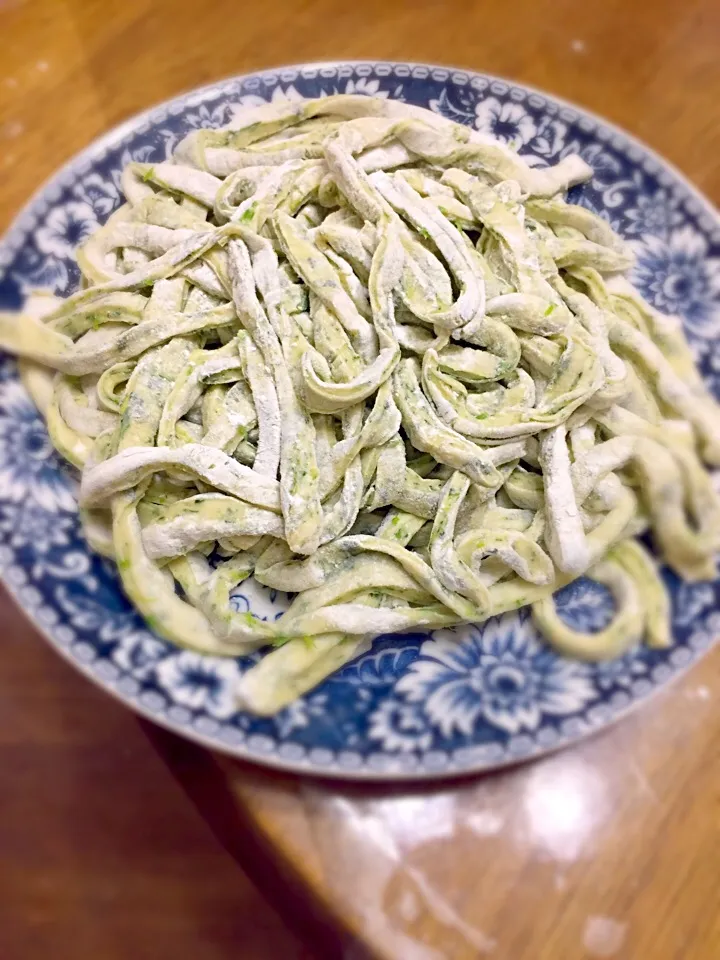 ほうれん草パスタ麺を、作りました💕|ピンクさん