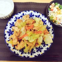 Snapdishの料理写真:ケイちゃんとシーザーサラダ
#鶏ちゃん焼き #ご当地グルメ #野菜|さおさん