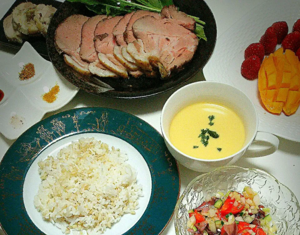 Today's dinner 🍴 今日の料理 Roast pork Cebiche de chipirones Corn soup 
Mustard chicken Mango strawberries
#ローストポーク   ホタルイカのセビージェ   もち麦ごはん #マンゴー #おうちごはん #うちごはん #晩御飯|まめさん