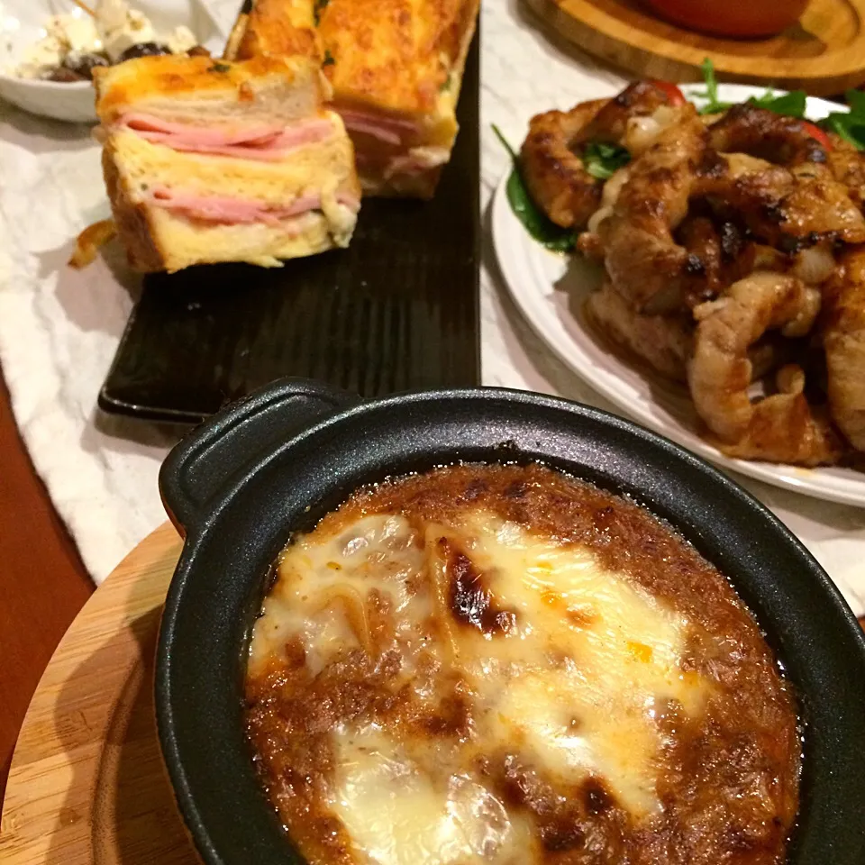 Snapdishの料理写真:クロックケークと
新玉ねぎの豚バラロールとラザニアで
いただきます🙏😊|mokoさん