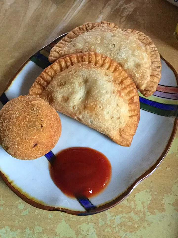 鯖とポテトのカツレツ(コロッケ)とソイミートとチーズのパティス
#スリランカ料理|manamixさん