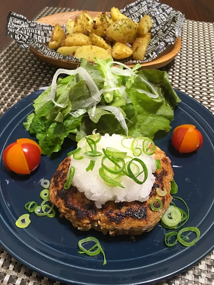 豆腐ハンバーグ おろしポン酢で
ちゅら夏さんの 紙風船のプチトマト🍅
自家栽培の野菜でサラダ
アンチョビポテト|みっきーさん