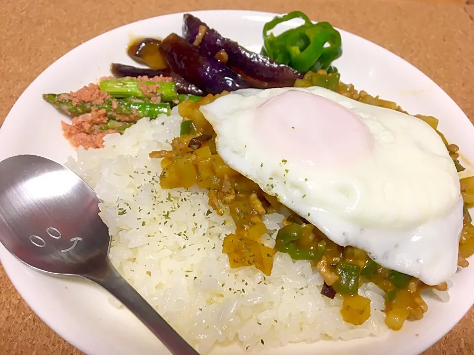 Snapdishの料理写真:ドライカレープレート🍛🍴|ゆりぺさん