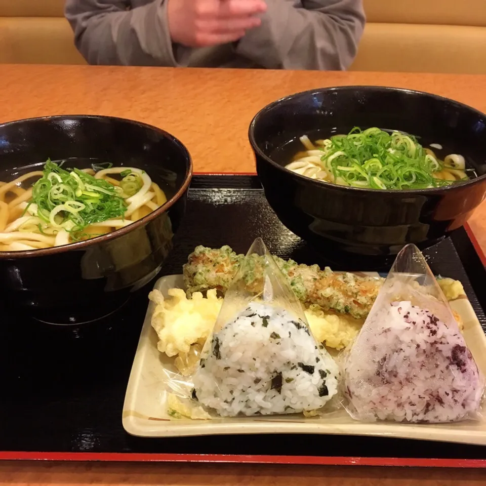 かけうどん（並）・イカ天とちくわ天・鮭わかめおにぎりとゆかりおにぎり|美也子さん