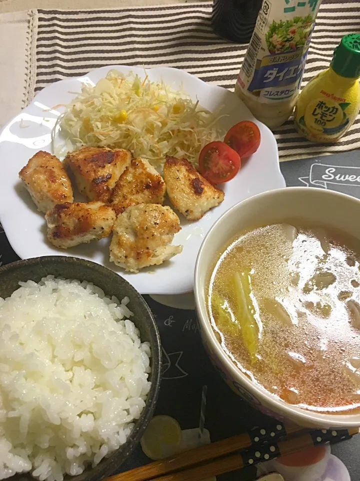 塩チキン揚げない唐揚げ、付け野菜、ワンタン風の野菜スープ(*^｡^*)|ライムさん