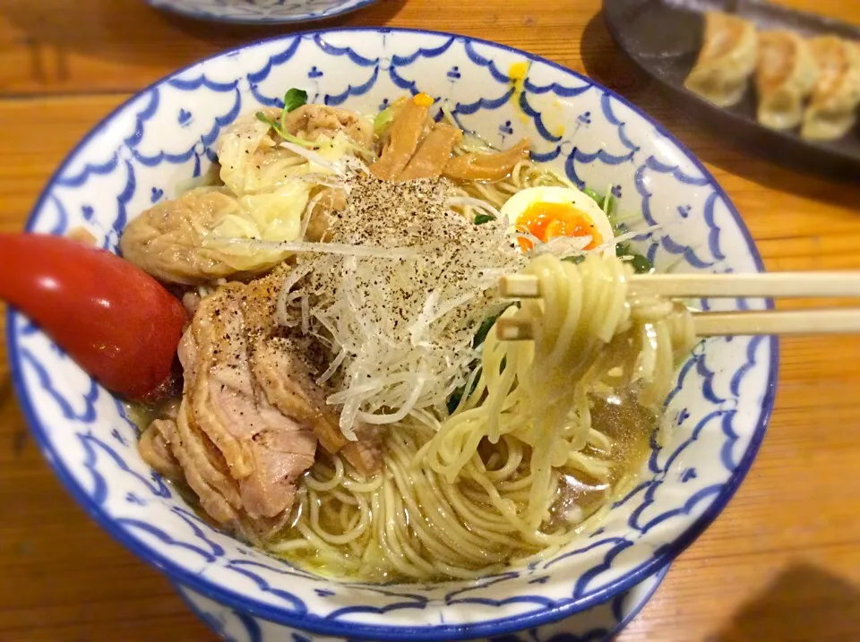 竹ノ塚  武藤製麺所  鳥塩ワンタン麺|Takeshi  Nagakiさん