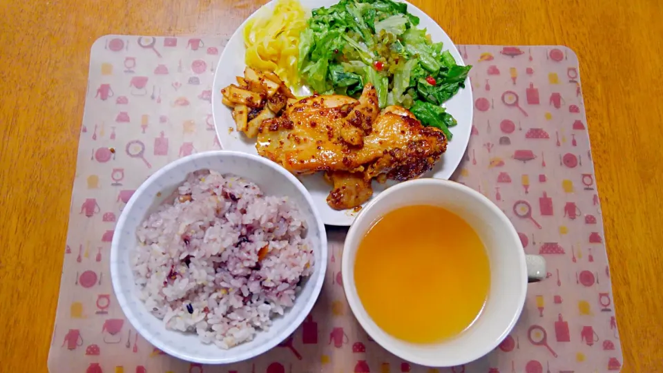 4月2５日　鶏の粒マスタード焼き　玉ねぎのカレーピクルス　サラダ　コンソメスープ|いもこ。さん