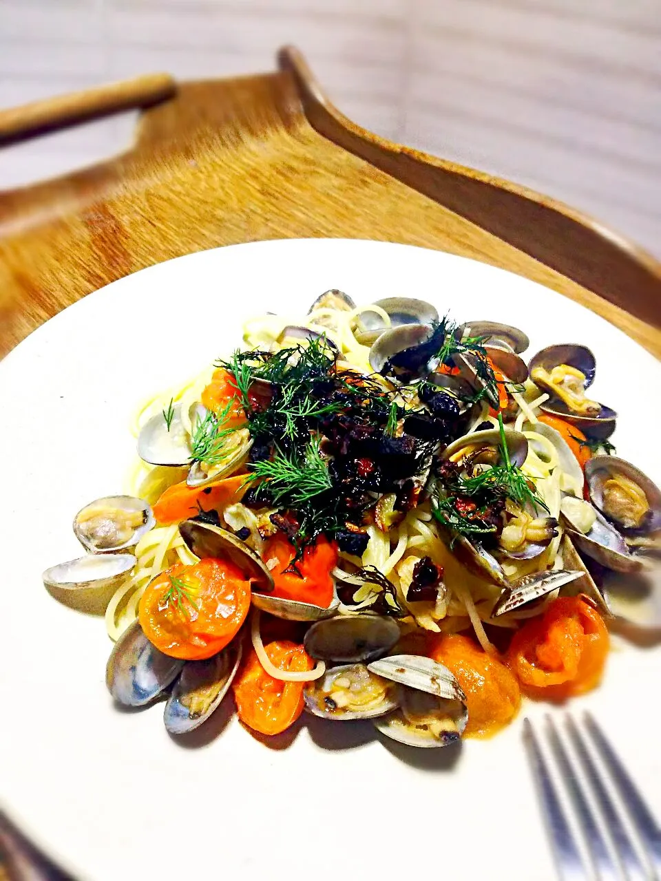 Spaghettini alla vongole bianco con pomodorini scandinavo
アサリの細いスパゲッティー小さなトマト入り北欧風|KimaLABOさん