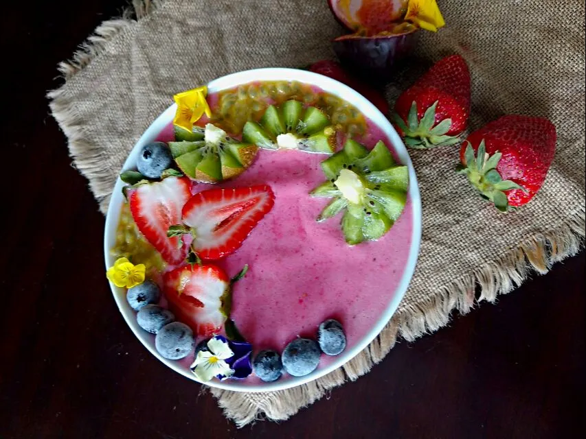 Strawberry Smoothie bowl|paulaさん