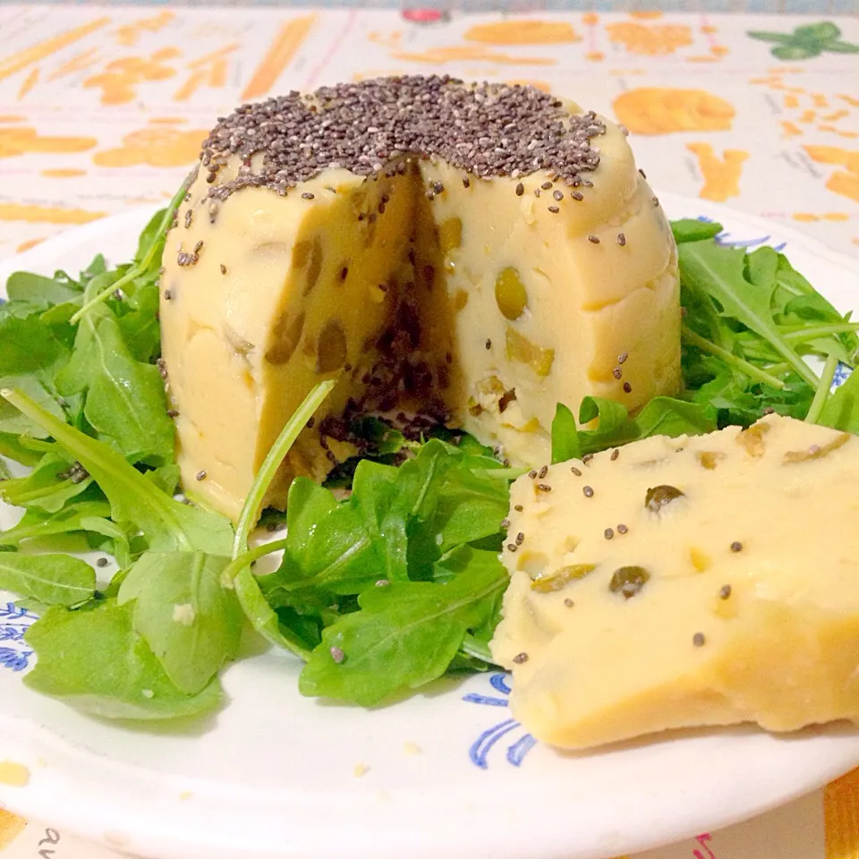 Vegan cheese with peachick flour and soya mille, green Olives and green pepper, chia seeds on the top #Vegan foodshare #veganchees #lactosefree|Biorganic Kitchenさん