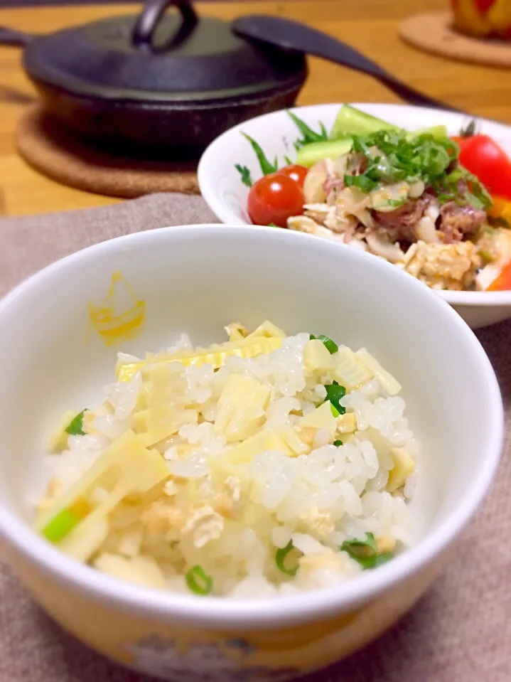 Snapdishの料理写真:昨日の夕ごはん(o⁰⊖⁰o)
タケノコご飯と蒸し鶏の温サラダ
#スキレット料理 #保存食|morimi32さん