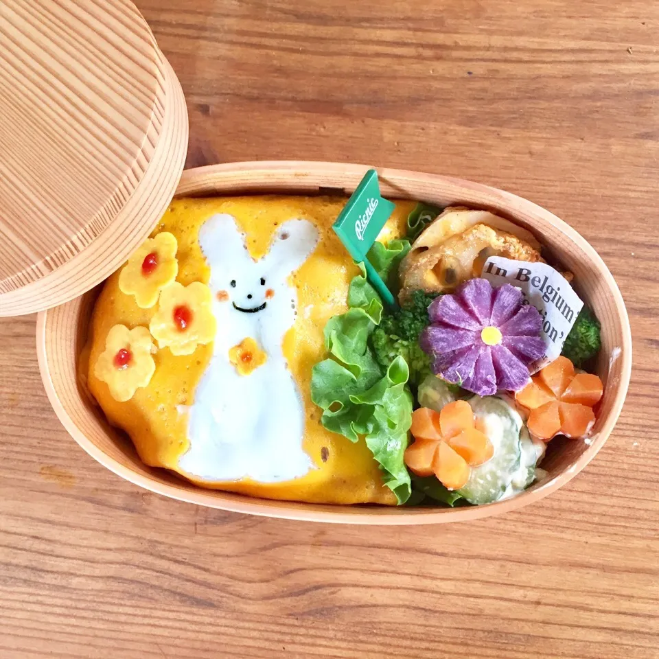 Snapdishの料理写真:usakoさんの料理 長女のお弁当◡̈♥︎  🏵オムライス🏵4/27|カタツムリさん