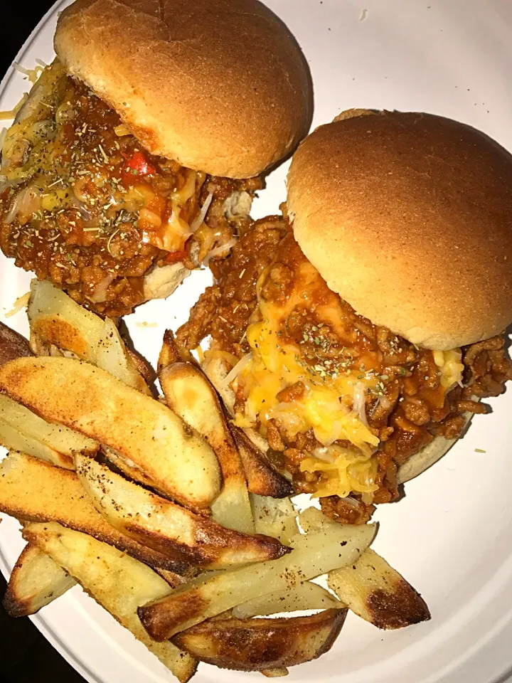 Snapdishの料理写真:Sloppy Joes & baked fries|Tawanjaさん