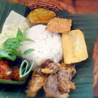 Indonesian dish... tempe tahu penyet|Yeti Boedionoさん