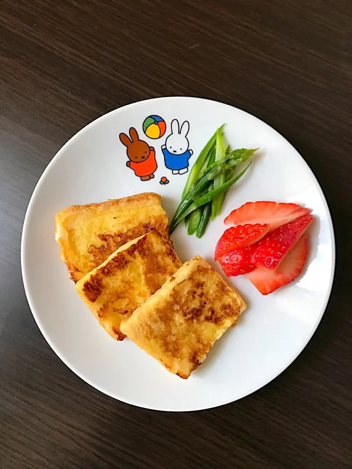 4/28❁息子離乳食lunch🍴
フレンチトースト
アスパラガス
いちご🍓
追加でコッペパン🥖|つんさん