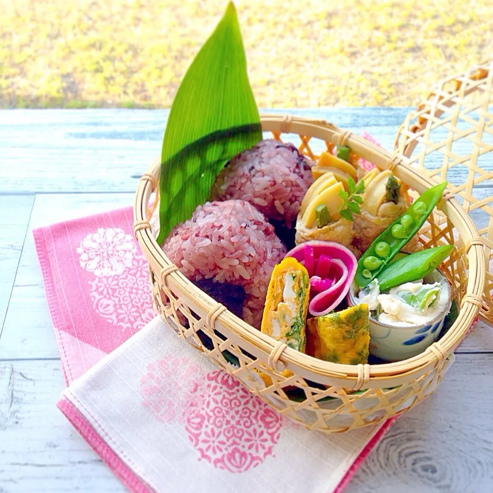 筍とアスパラの豚肉巻き弁当🍱
スナップえんどうのクリームチーズ和え
ネギたっぷり玉子焼き
黒米おにぎり〜梅干し入り|松さん