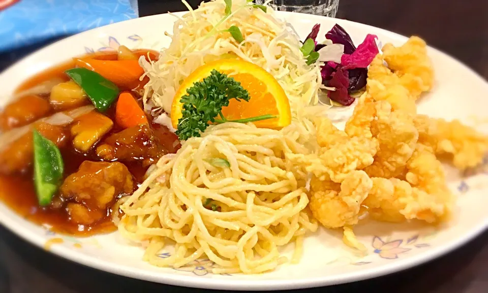 Snapdishの料理写真:サービスランチ
#中華 辰巳苑
#酢豚
#えび天
#スパサラ
#サラダ
#スープ付|mottomoさん