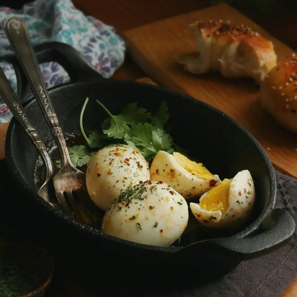 バターソースの茹でたまご（トルコ料理）|まちまちこさん