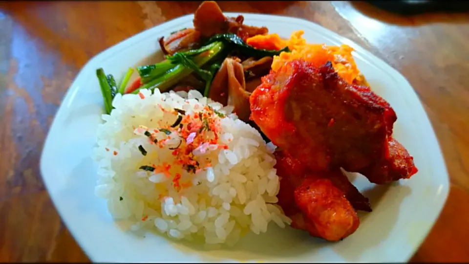 20170428朝ごはん🌄
タンドリーチキン🐤キノコオムレツ🍄菜の花とハーブソーセージのソテー🎵|メイメイda.さん