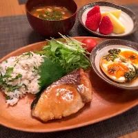 Snapdishの料理写真:カフェごはん6から♡
ブリのフライ♡
半熟たまご♡
しそごはん♡|あやみっきーさん