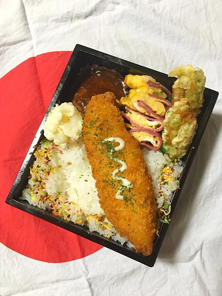 Snapdishの料理写真:あり合わせ弁当

だって、今日は休みの予定だったんだもん。冷蔵庫だってスッカラカンさ😐












国分寺|にゃおさん