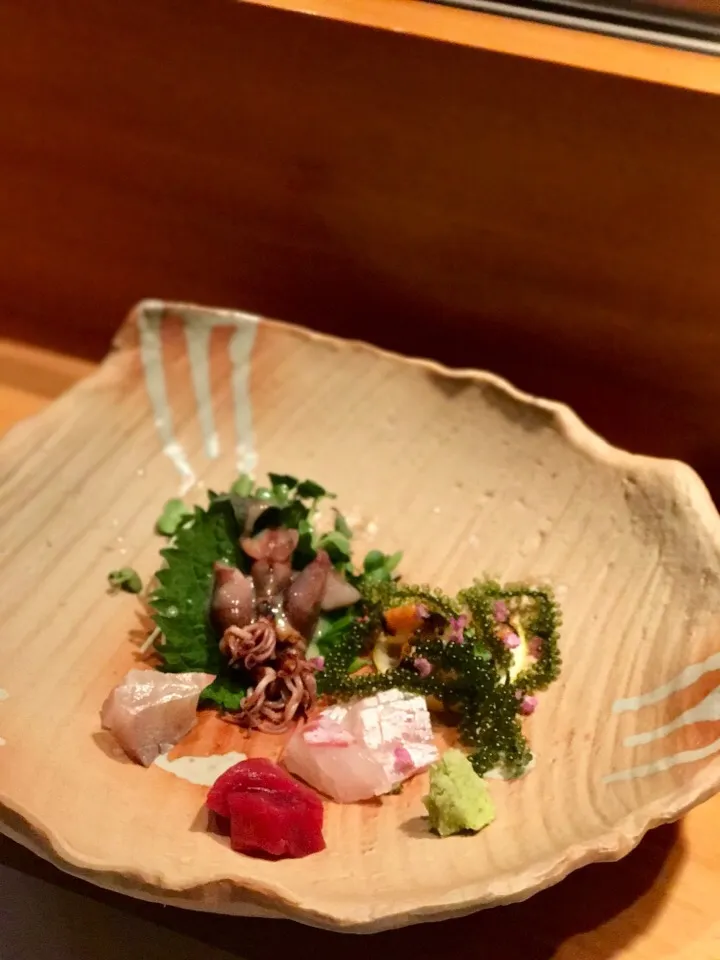 Snapdishの料理写真:昨夜は寿司屋で刺身でした。
日本酒は船中八策。|織友さん