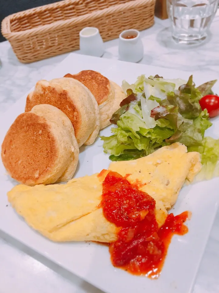 Snapdishの料理写真:キノコとチーズオムレツのパンケーキ🍄💕🥞@幸せのパンケーキ|K.Sさん