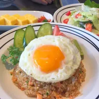 Snapdishの料理写真:Salmon fried rice|PhUnGさん