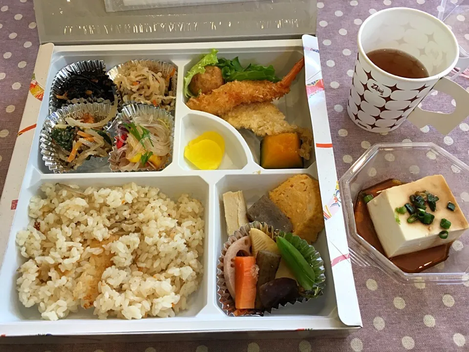 山の公園 春の集いで振る舞われたお弁当|Orie Uekiさん