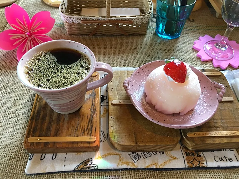 Snapdishの料理写真:前村珈琲喫茶室さんで ひと休み|Orie Uekiさん