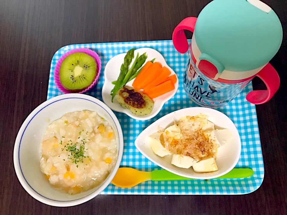 Snapdishの料理写真:4/29❁息子離乳食 夕飯🍴
まぐろの炊きこみごはん
お豆腐＋花かつお
キュウイ🥝
にんじん🥕アスパラガス
さつまいもごまおやき|つんさん