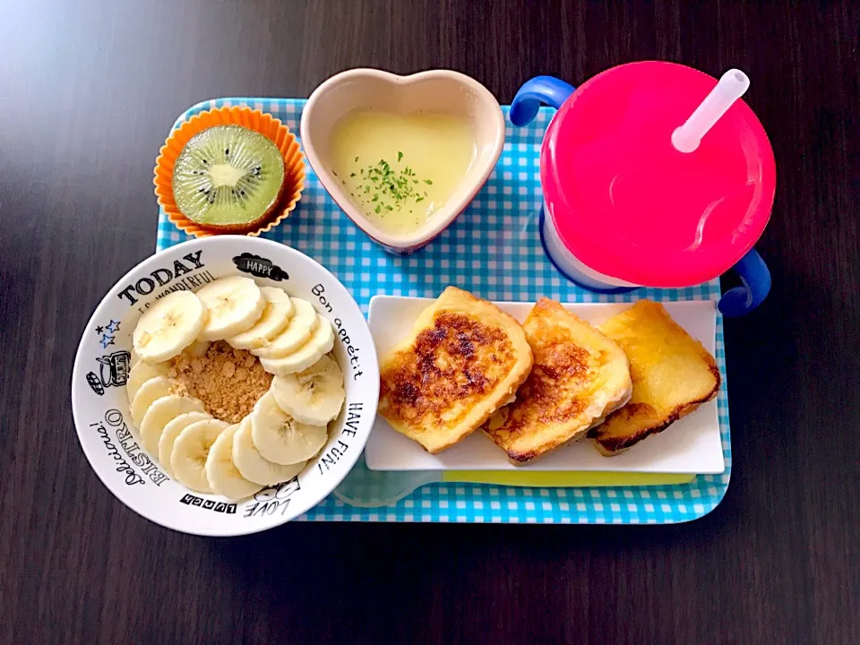 Snapdishの料理写真:4/29❁息子離乳食 朝ごはん☀️
フレンチトースト
じゃがいもコーンスープ
バナナきな粉オートミール粥
キュウイ|つんさん