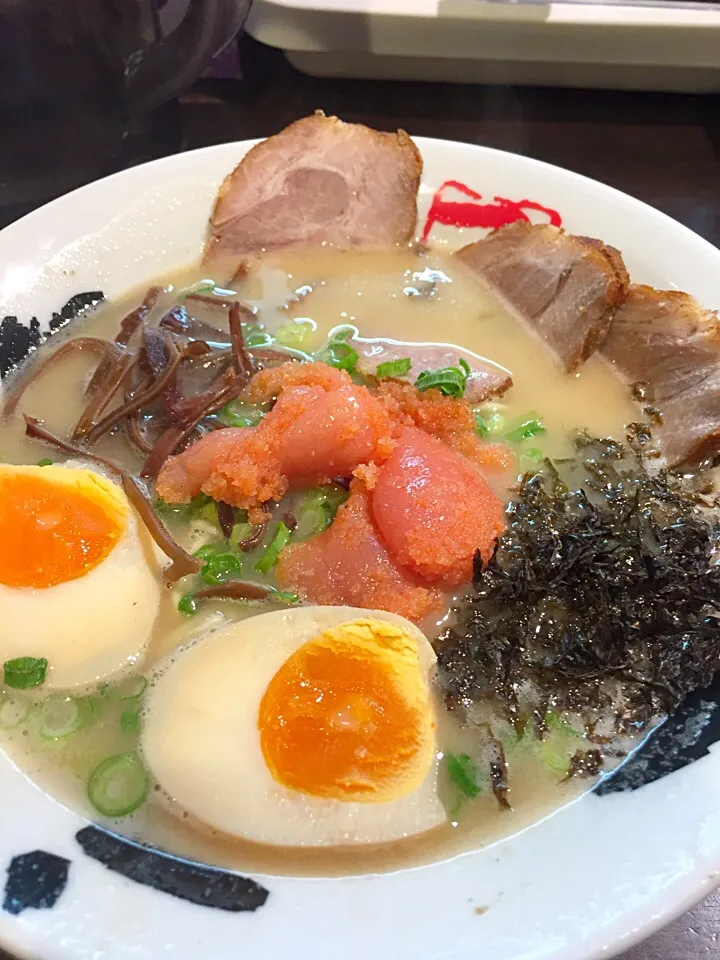 自分へのご褒美 博多ラーメン全部入り！|ゆかりすさん