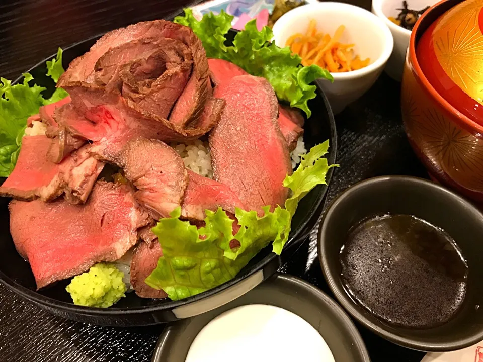 高森牛のローストビーフ丼 鳩子の湯|inokocafeさん