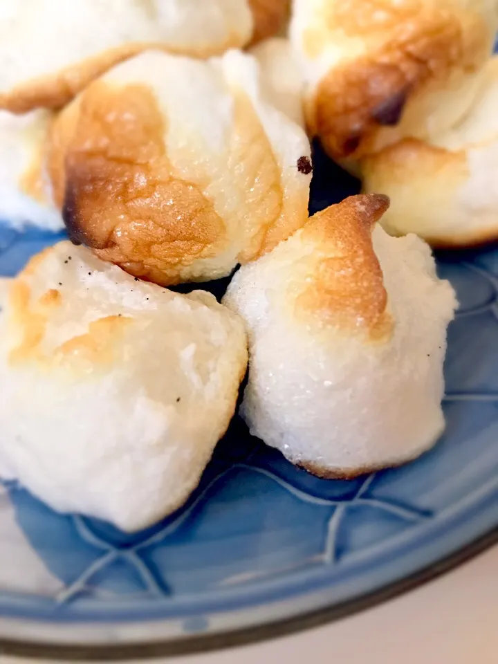 Snapdishの料理写真:【魚焼きグリルでお菓子】卵白のモチシュワ|なつひさん