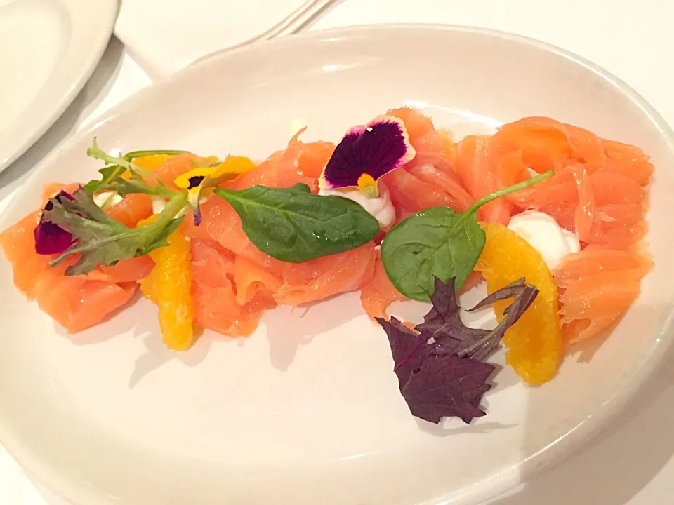 Homemade smoked salmon, ricotta cheese mousse, fresh orange salad|Sky Blueさん