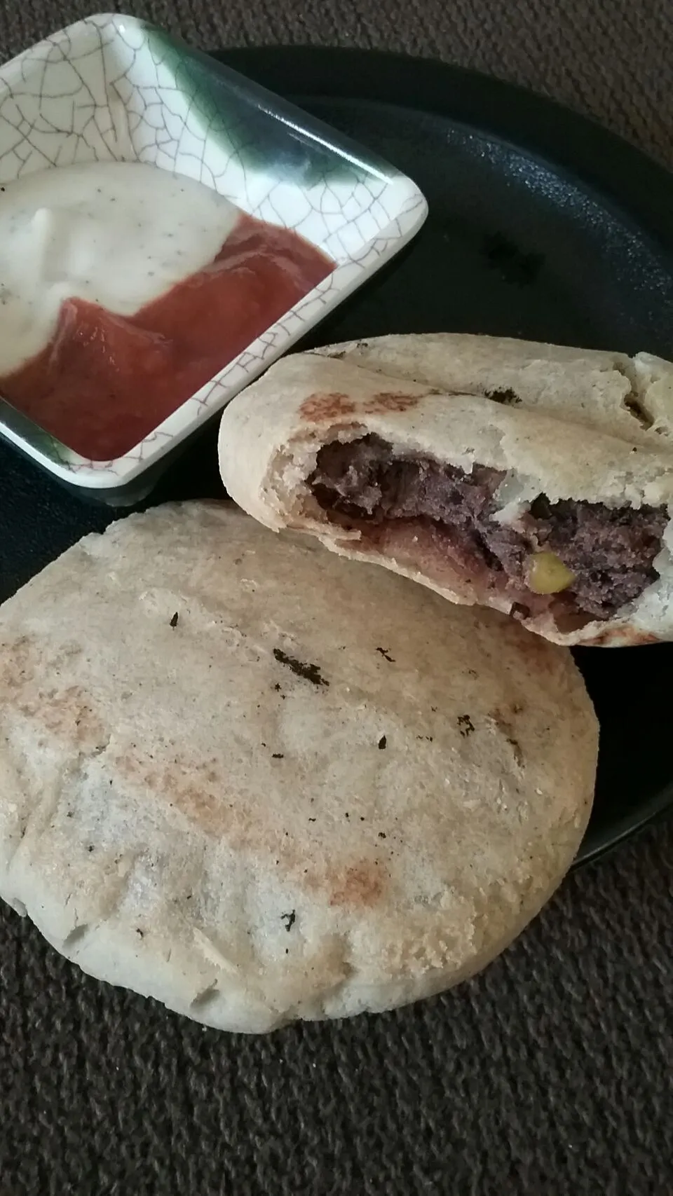 black bean and sweet corn pupusas, with veggie sriracha and ranch dip mix.|Polly Gelfusoさん