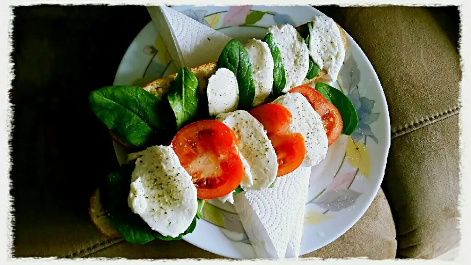 Spinach Mozzarella Tomatoe Baguette|Najeskaさん