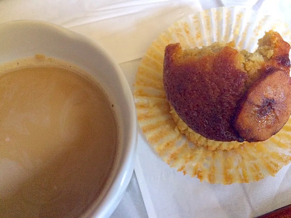 Café com muffin de banana|Vander E Celineさん