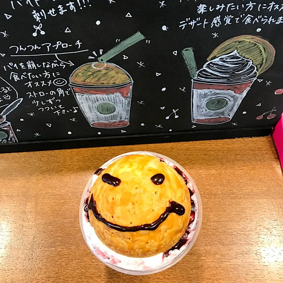 Snapdishの料理写真:スタバのアメリカンチェリー パイのチョコソースアート😋|ジヨ美さん