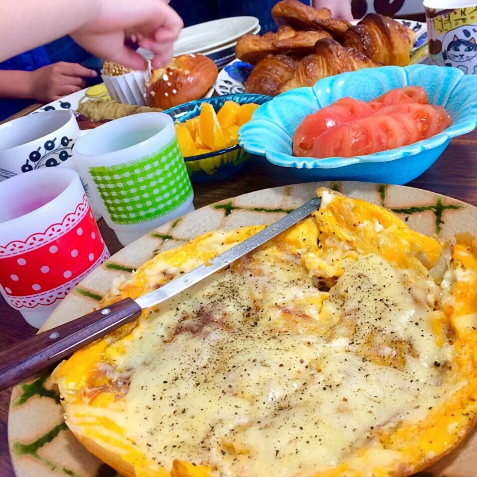 Snapdishの料理写真:スペイン風オムレツの朝ごはん🍃／Spanish omelette🥚|angiee♡さん