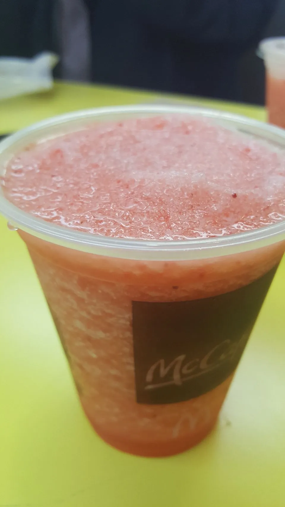 McCafé Frozen Strawberry Lemonade|Christian J. Torres Cañarteさん